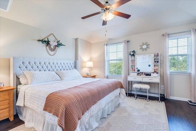 Building Photo - 712 Lost Pines Ln