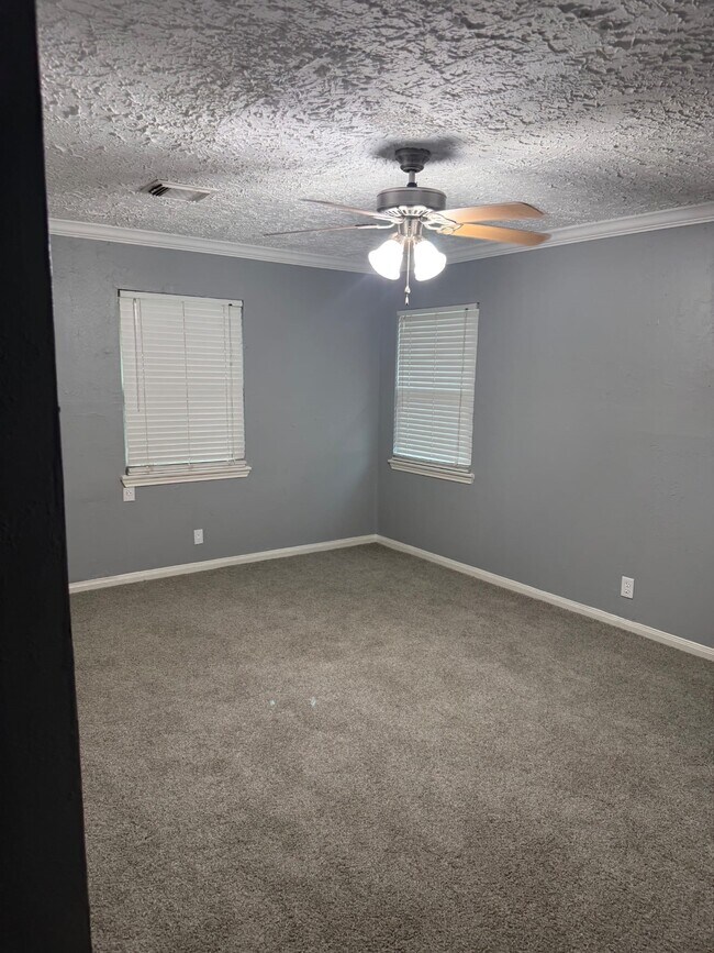 Building Photo - 5218 Cortelyou Ln