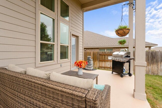 Building Photo - 2915 Bluffstone Dr