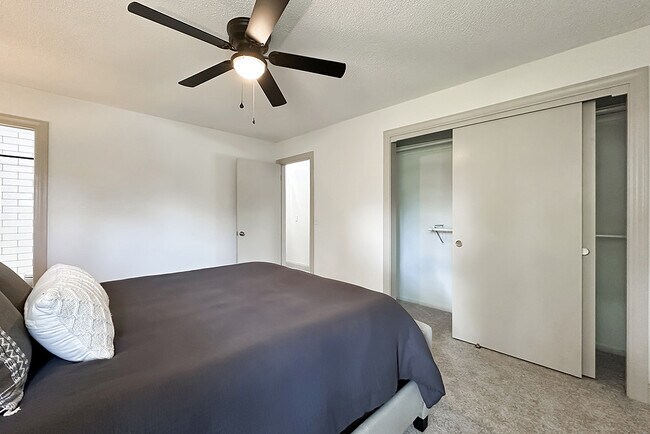 Building Photo - 922 N 122nd St