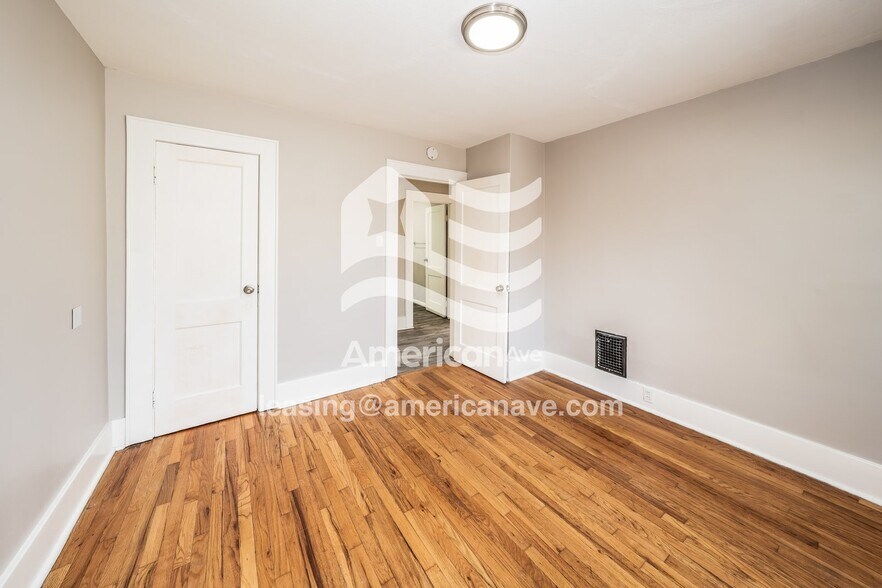 Building Photo - 134 Maplehurst Ave