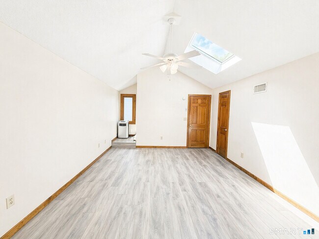 Building Photo - 504 Sandstone Dr