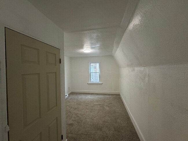 Building Photo - 211 Reifert St
