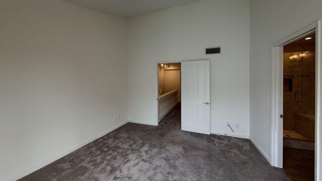 Building Photo - 880 Hilldale Ave