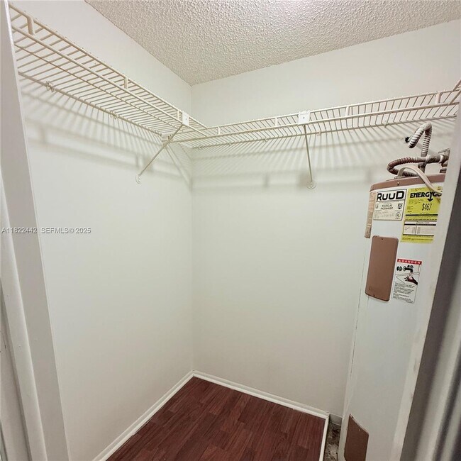 Building Photo - 3980 Oaks Clubhouse Dr