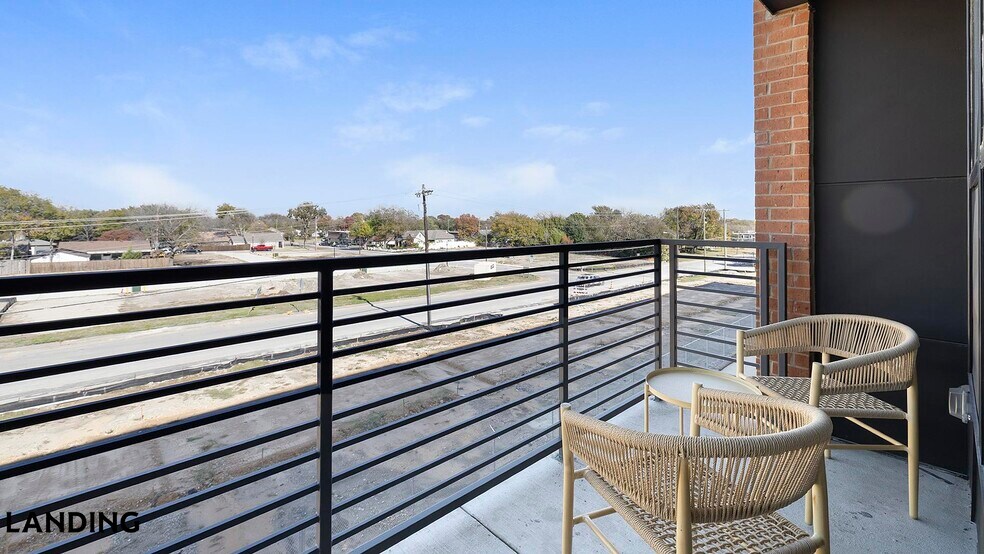 Building Photo - 1345 E 15th St