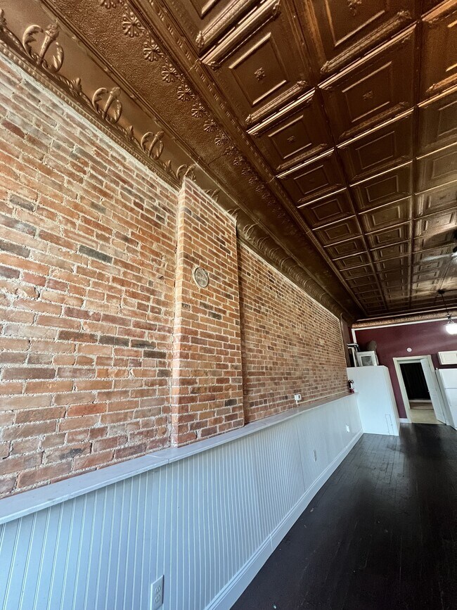Building Photo - 146 W Jackson St