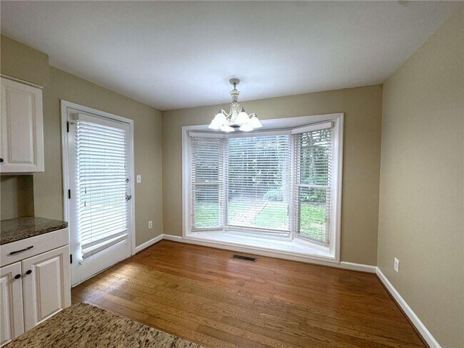 Building Photo - 5338 Roberts Dr