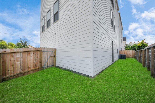 Building Photo - 3604 Runnels St