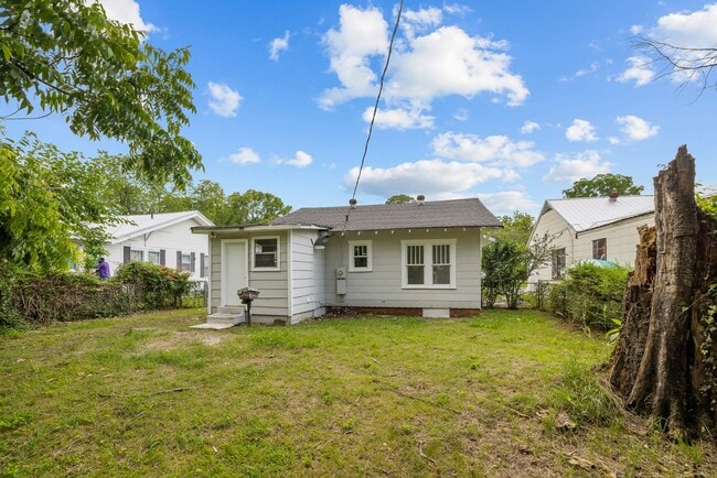 Building Photo - Charming 3 Bedroom, 2 Bathroom house
