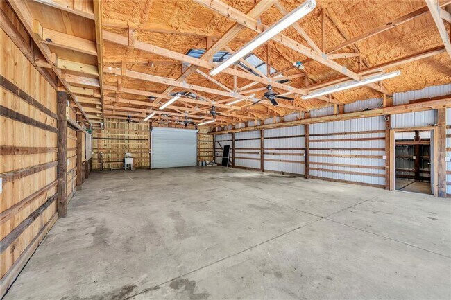 Building Photo - 203 Mapleleaf St