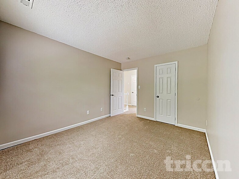 Building Photo - 9010 Whitetail Ct