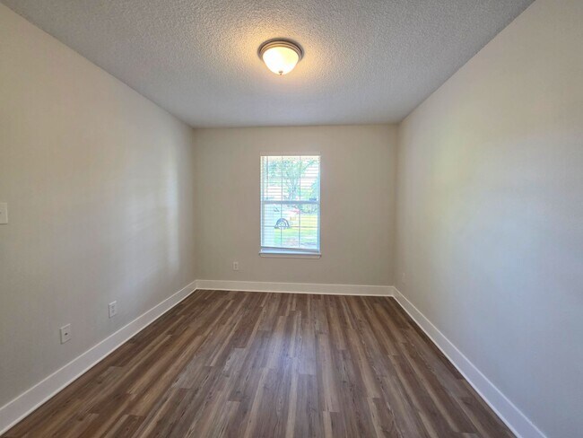 Building Photo - 5008 Orlando Ct