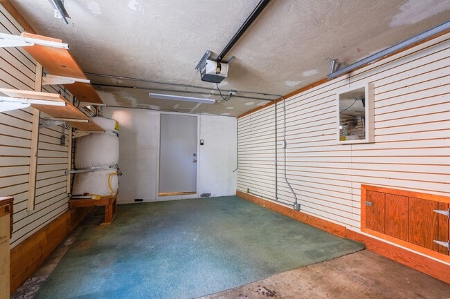 Building Photo - Single Family Home