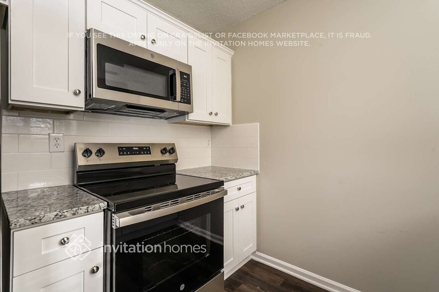 Building Photo - 2683 Stratford Lake Ct