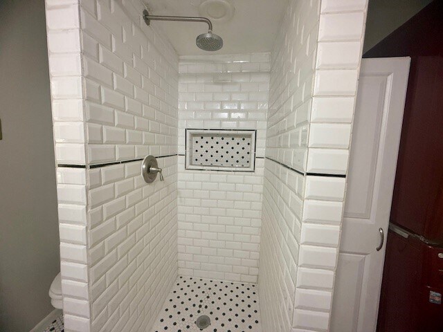 Building Photo - 5019 Oak Forest Dr