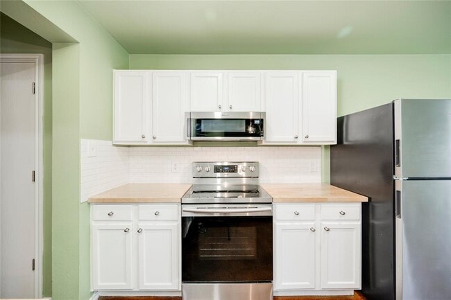 Building Photo - 18325 Maxa Dr