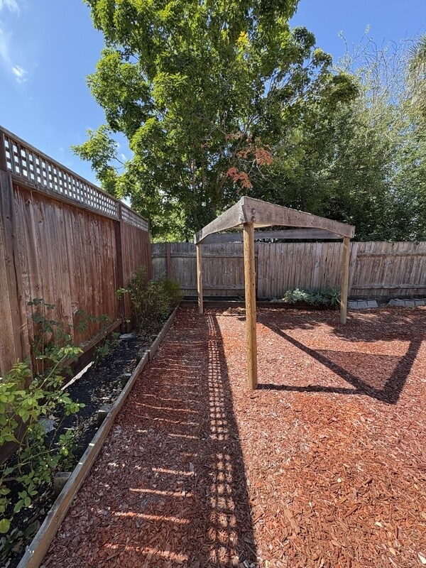 Building Photo - 7631 Adrian Dr