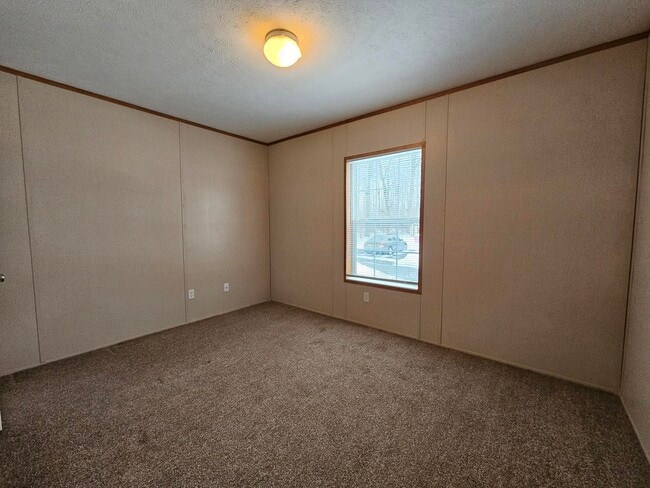 Building Photo - 3 Spruce Ln