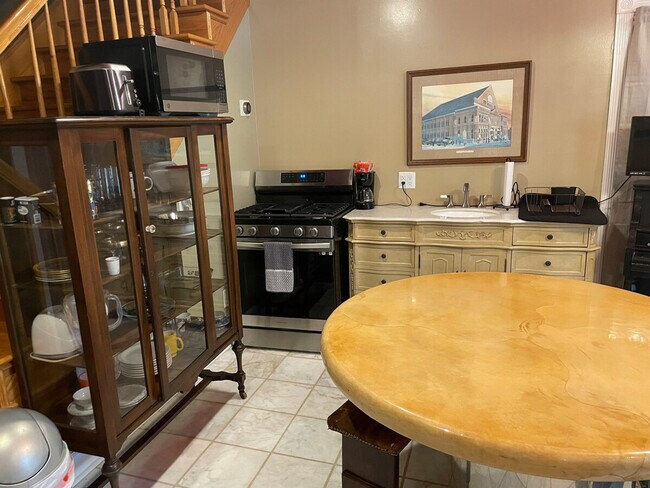 Building Photo - 176 Schools Dr