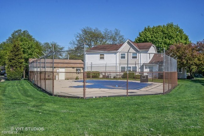 Building Photo - 2 br, 1.5 bath Condo - 1328 Inverrary Ln