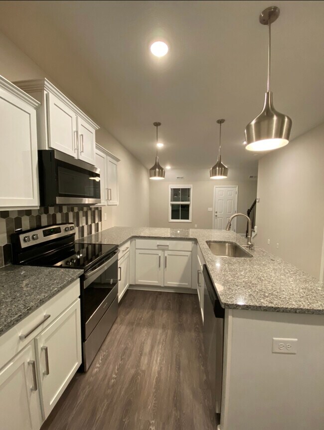 Building Photo - 1040 Glenkirk Dr