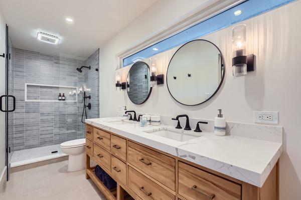 Building Photo - 2203 Doral Dr