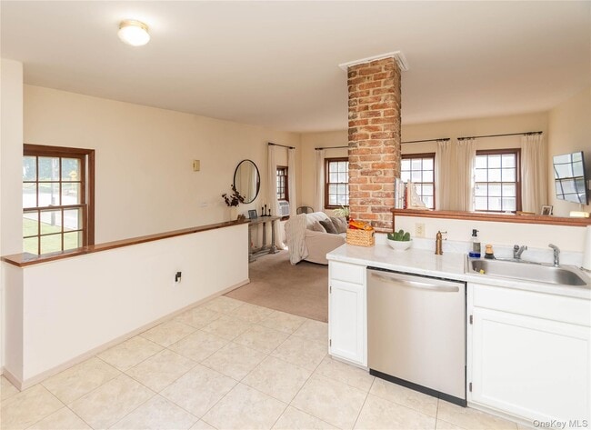 Building Photo - 102 Ward St