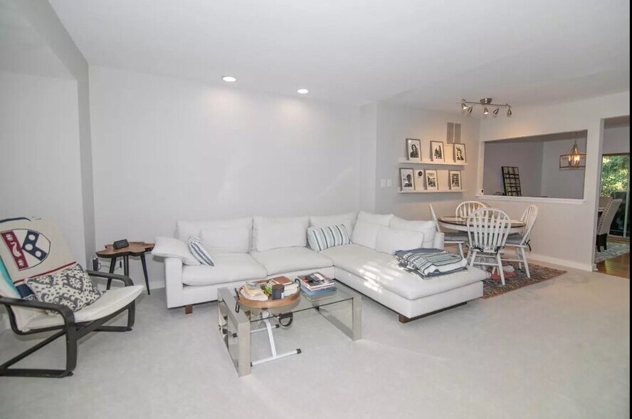 Building Photo - 15798 Widewater Dr