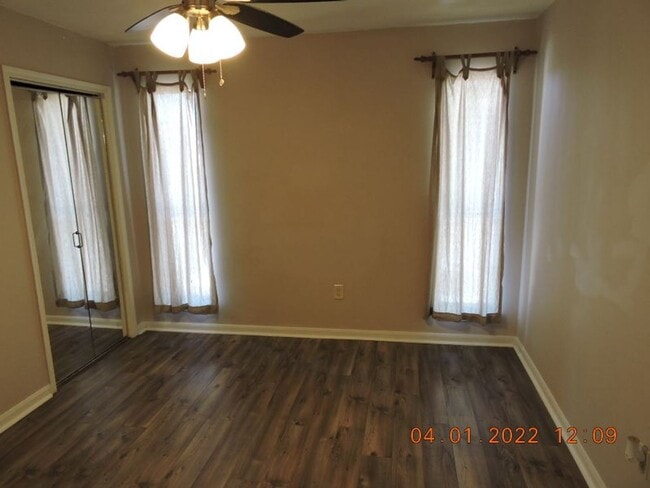 Building Photo - Great Condo Close to Southgates of  LSU