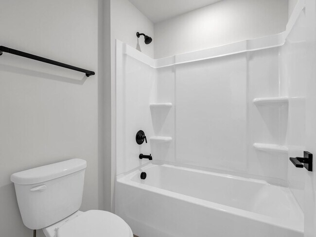 Building Photo - Luxurious New Constuction in Hendersonville