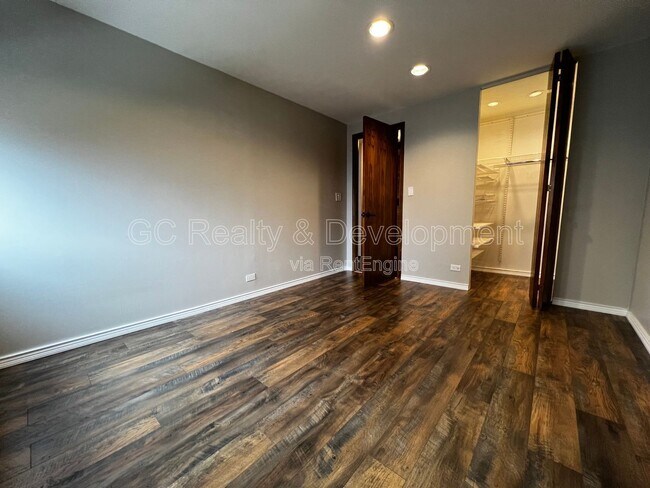 Building Photo - 1221 N Dearborn St