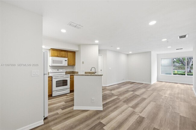 Building Photo - 3310 Pinewalk Dr N