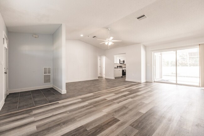 Building Photo - 11065 Waterford Ave