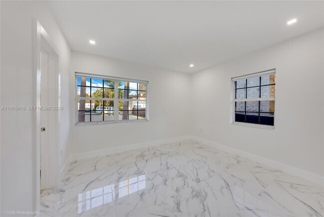 Building Photo - 52 Camden Dr