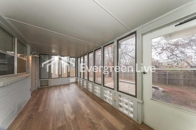 Building Photo - 609 Banner Ave