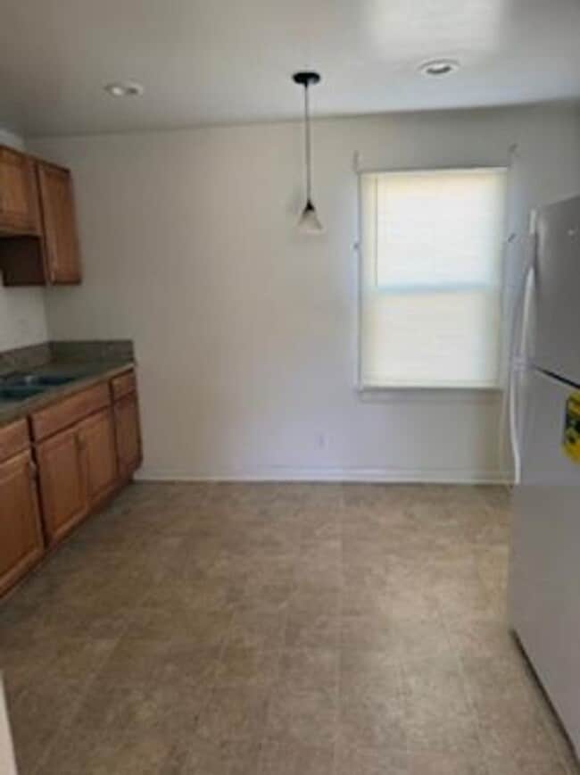 Building Photo - OLD TORRANCE 1 BDRM APT FOR LEASE!