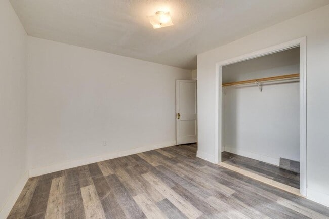 Building Photo - 818 5th St