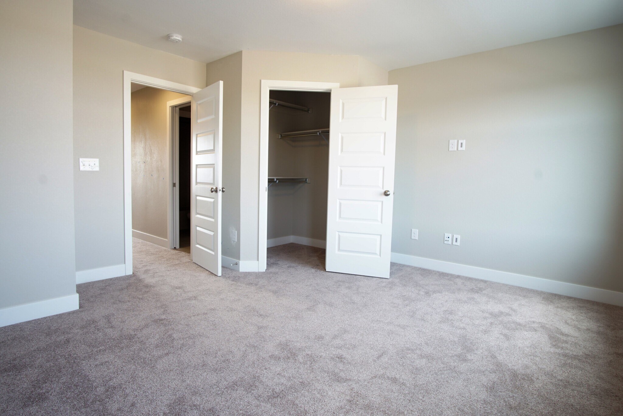 Bedroom#1 Walk-In - 2541 Moline St