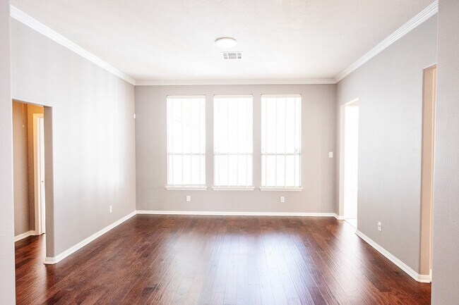 Building Photo - 22 S Lace Arbor Dr