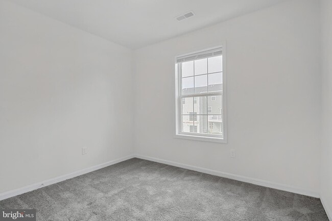 Building Photo - 2605 Maplewood Cir