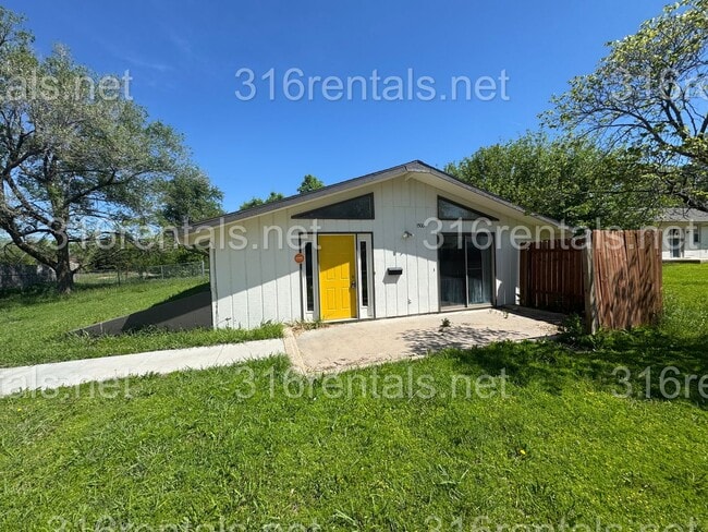 Primary Photo - $950- 3 bed 1 bath - Single Family Home