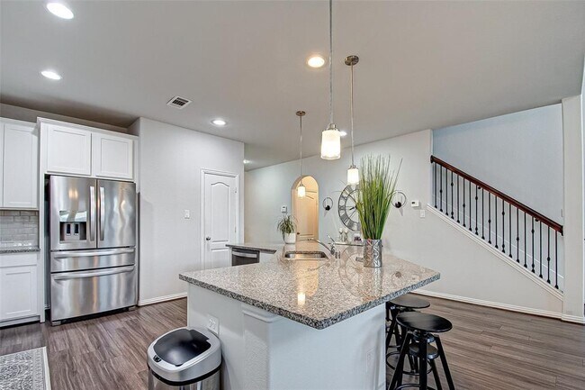 Building Photo - 23811 Via Viale Dr