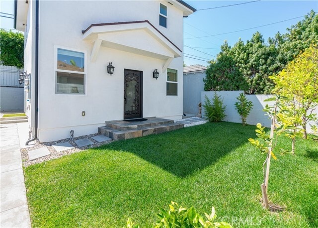 Building Photo - 8421 Bleriot Ave