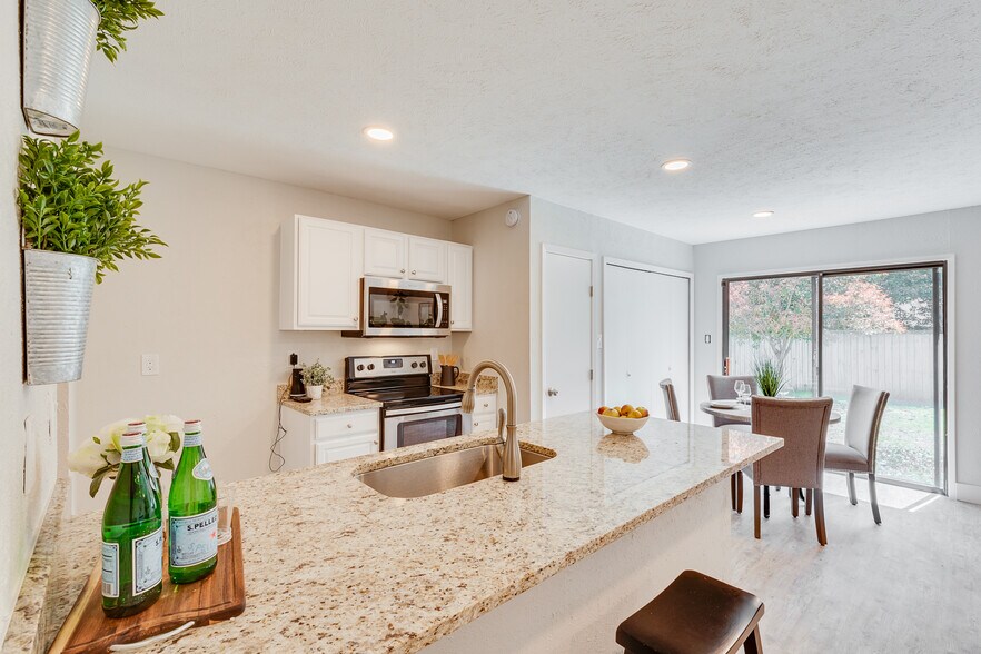 Building Photo - 3805 Longmeadow Way