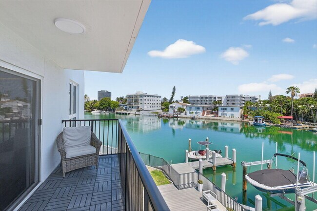 Building Photo - 8125 Crespi Blvd