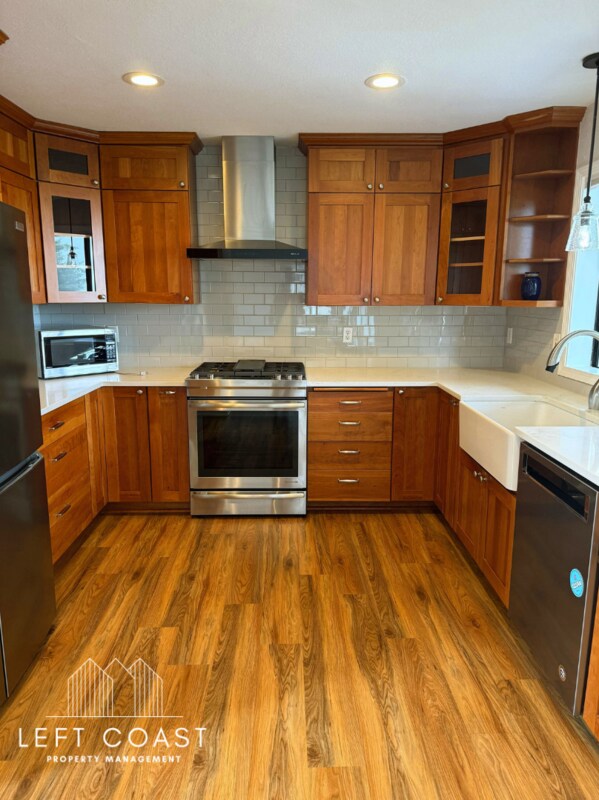 Building Photo - 6215 NE Oar Dr