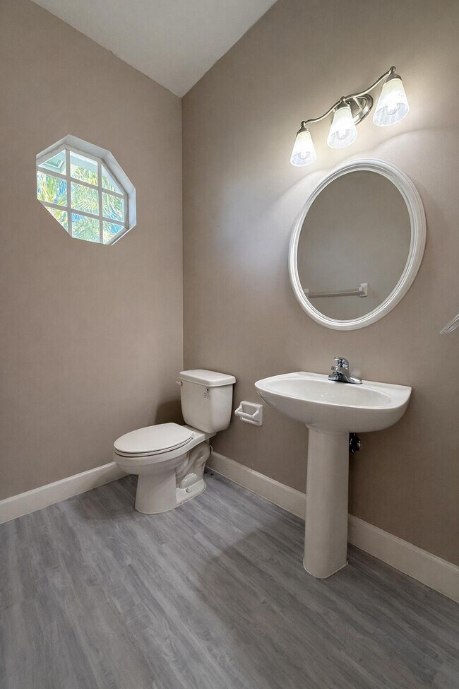 Building Photo - 1168 Hatteras Cir