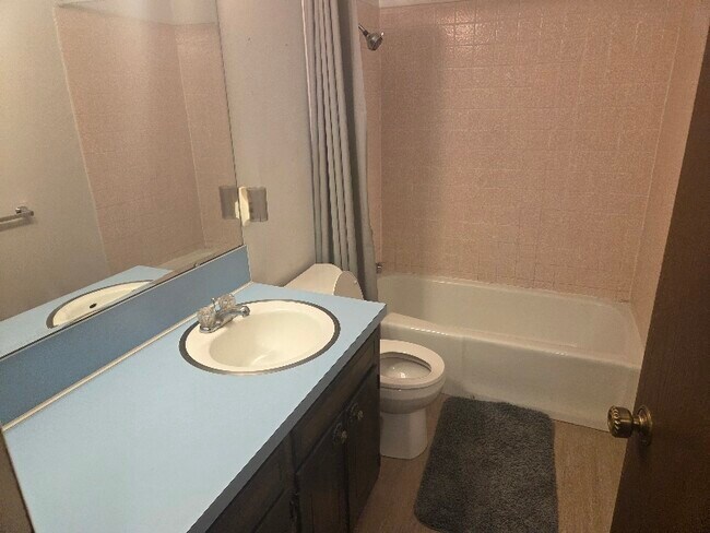 Building Photo - 197 Dale Dr