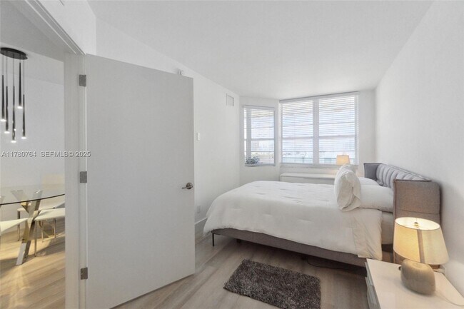 Building Photo - 100 Lincoln Rd